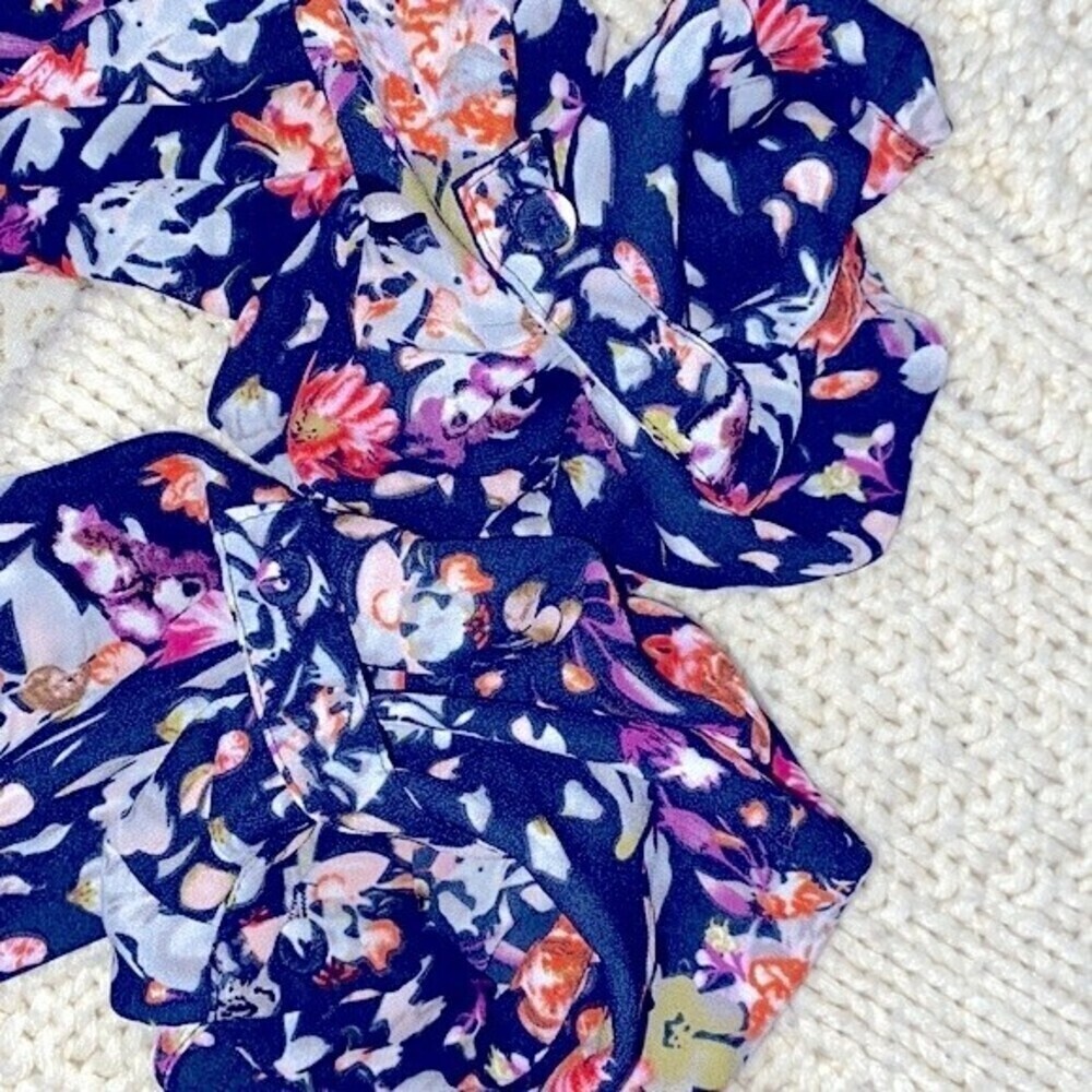 DANIEL Raiin floral button down top size small - Picture 7 of 7